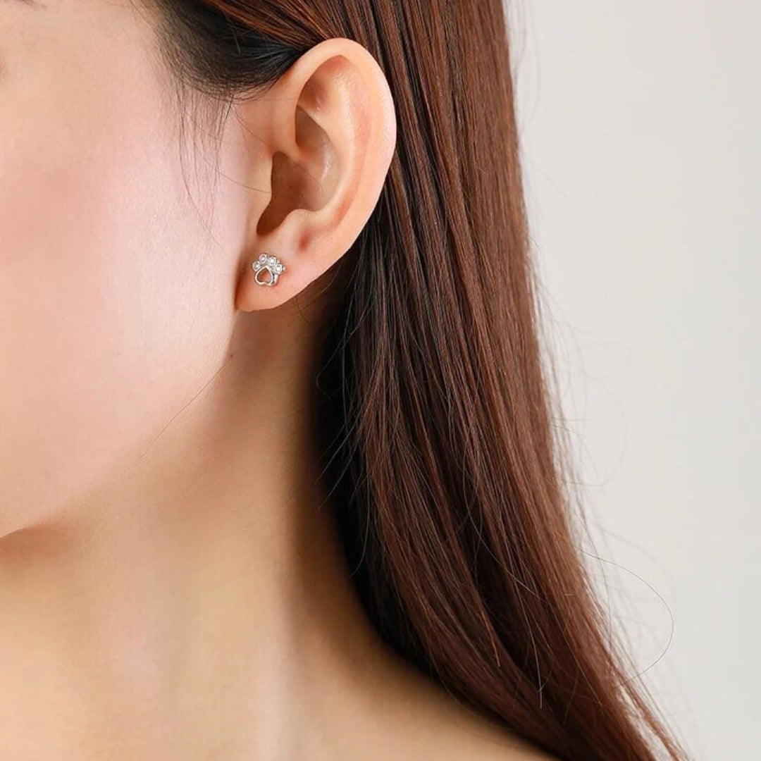 Orecchini a Perno a Forma di Zampa in Argento Sterling – Con Zirconia Scintillante