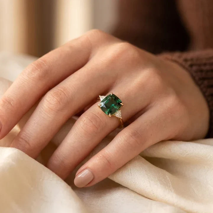 Anello solitario a cuscino in oro