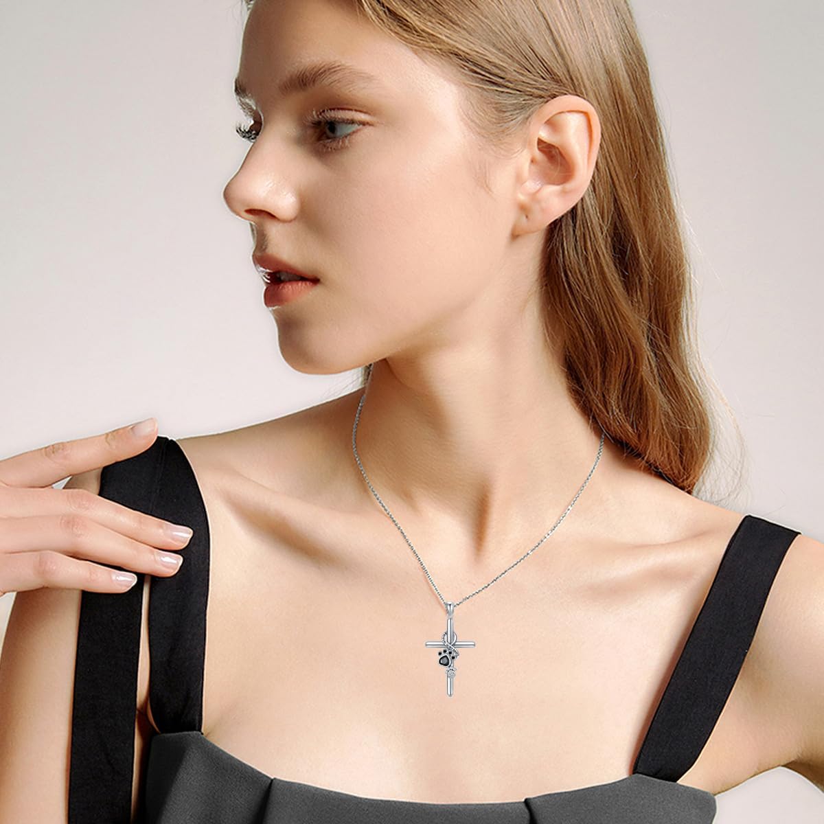 Collana Croce con Zampa in Argento 925 – Fede e Amore