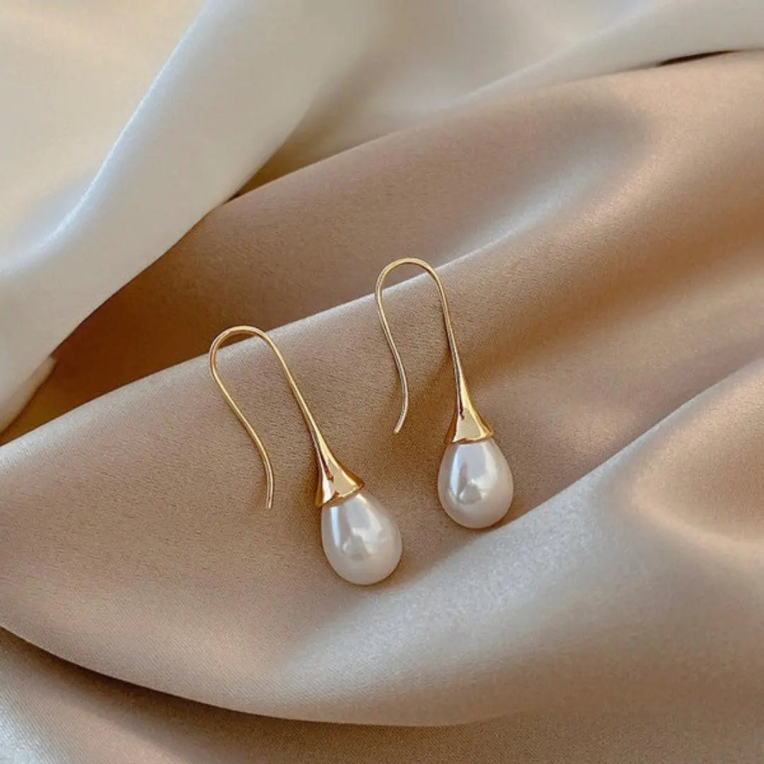 Orecchini pendenti con perla in oro