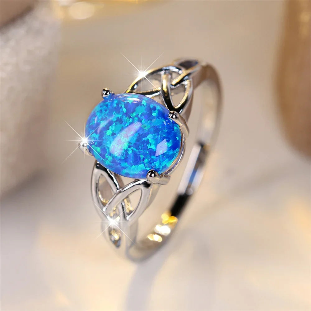 Anello Vintage in Argento con Opale Blu