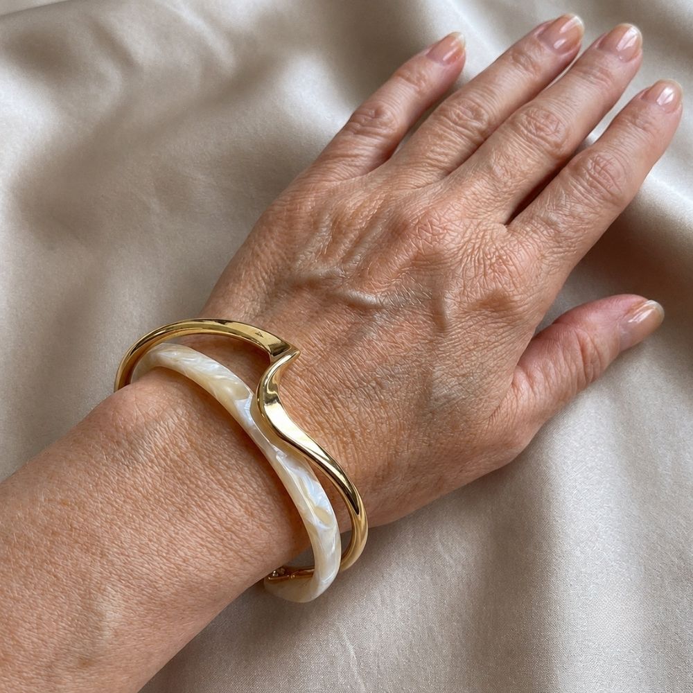 Bracciale Rigido Elegante Color Oro Effetto Opale Bianco