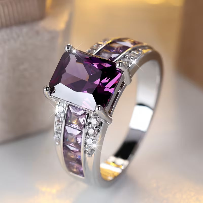 Anello in ametista incastonato a canale in argento