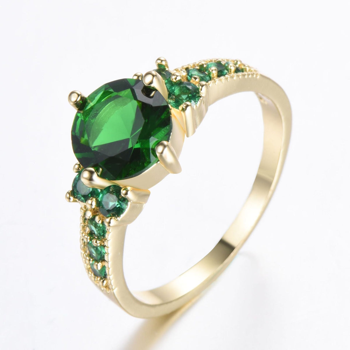 Anello Celia Ferrowyn | Dorato con Pietra Tonda Verde Smeraldo