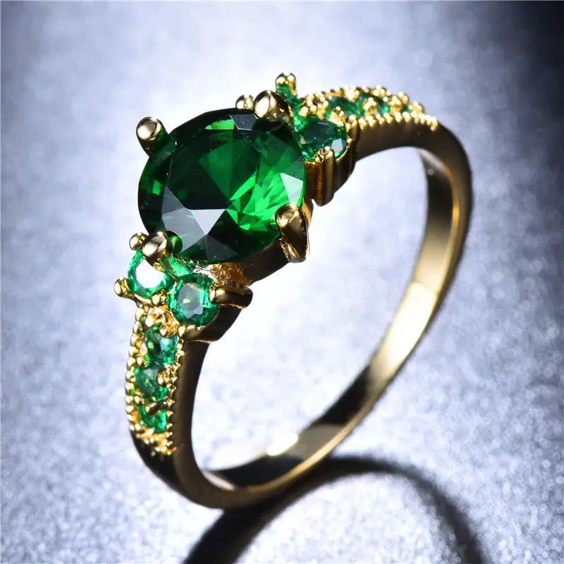 Anello Celia Ferrowyn | Dorato con Pietra Tonda Verde Smeraldo