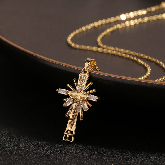 Collana con Croce Leggera in Stile Lusso con Pendente in Diamanti