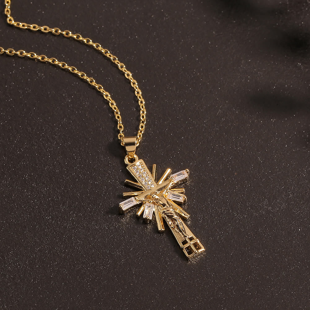 Collana con Croce Leggera in Stile Lusso con Pendente in Diamanti
