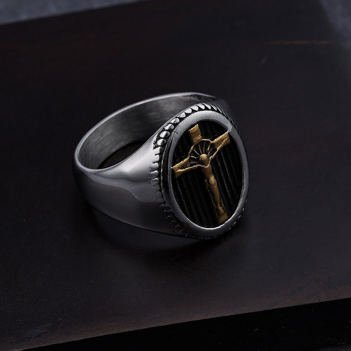 Anello in Titanio Crucifisso di Protezione e Forza Stile Retro