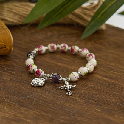 Bracciale Elasticizzato in Ceramica Floreale Multicolore con Medaglia Miracolosa e Crocifisso: Sottile Eleganza della Fede