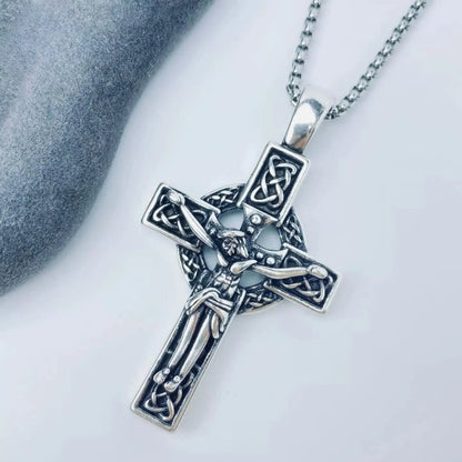 Ciondolo Croce Celtica del Fede Eterna: Cristo sulla Croce