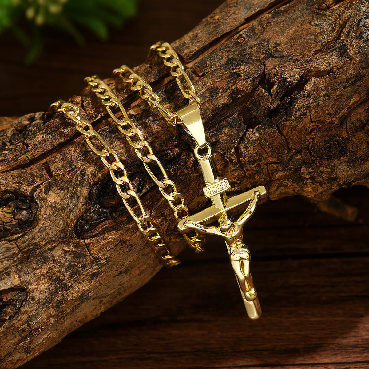 Collana con Crocifisso Sacro in 4 Stili: Design Elegante e Promemoria di Fede per Ogni Giorno