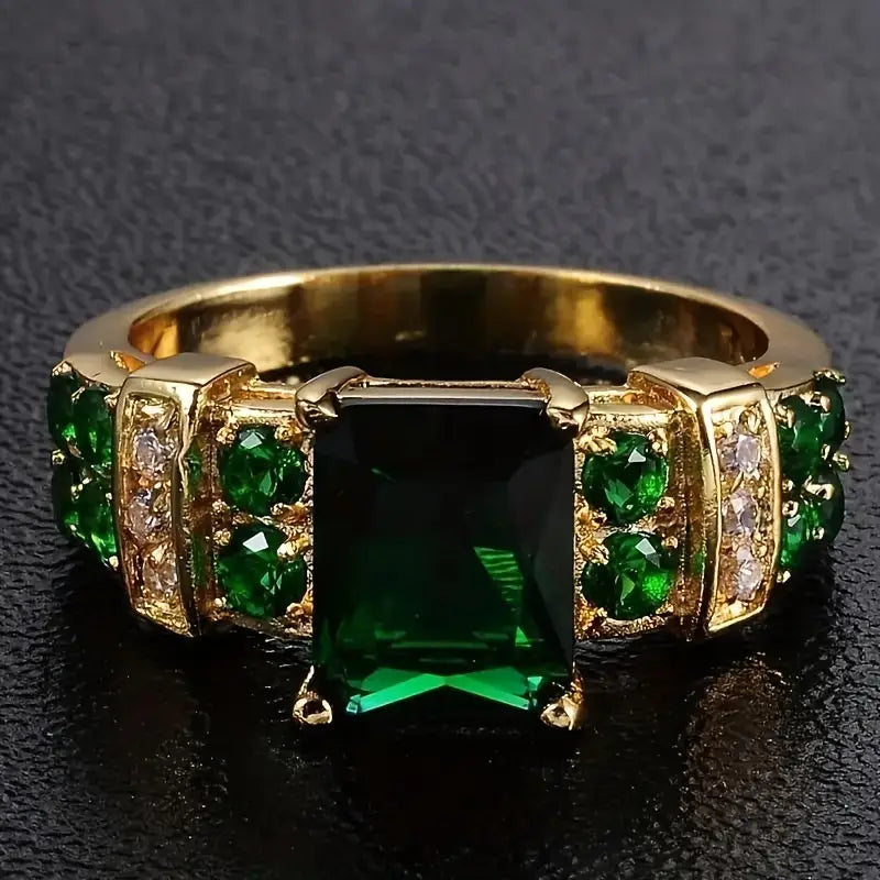 Anello Aveline Verdara | Dorato con Pietra Verde Smeraldo