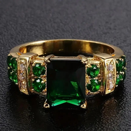 Anello Aveline Verdara | Dorato con Pietra Verde Smeraldo