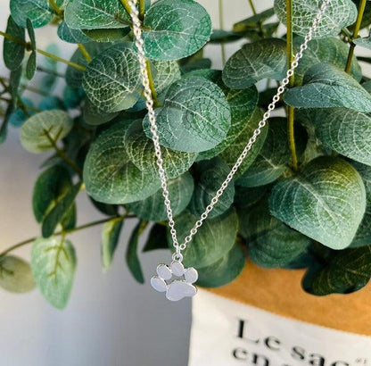Collana con Ciondolo Zampa in Argento 925 – Semplice ed Elegante