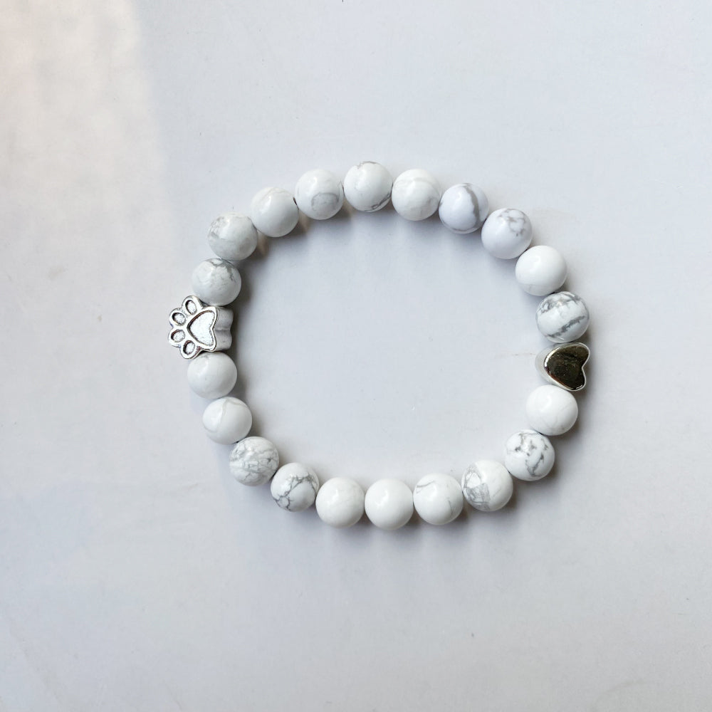 Bracciale Elastico in Pietra Bianca con Charm Zampa e Cuore