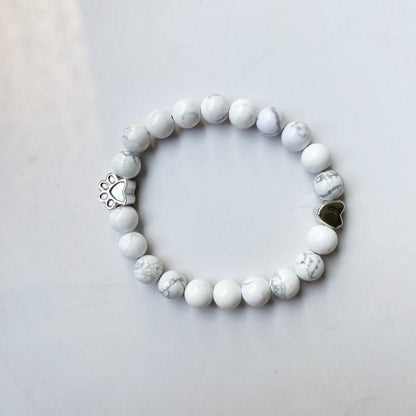 Bracciale Elastico in Pietra Bianca con Charm Zampa e Cuore