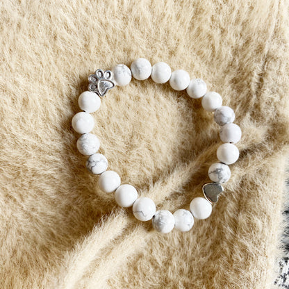 Bracciale Elastico in Pietra Bianca con Charm Zampa e Cuore