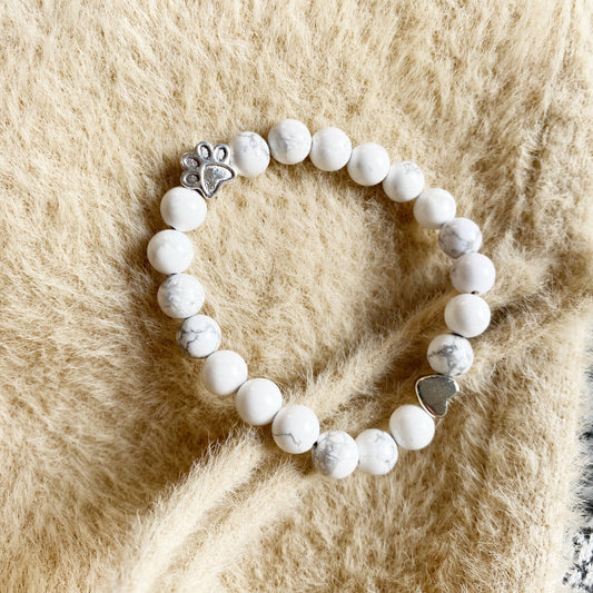Bracciale Elastico in Pietra Bianca con Charm Zampa e Cuore