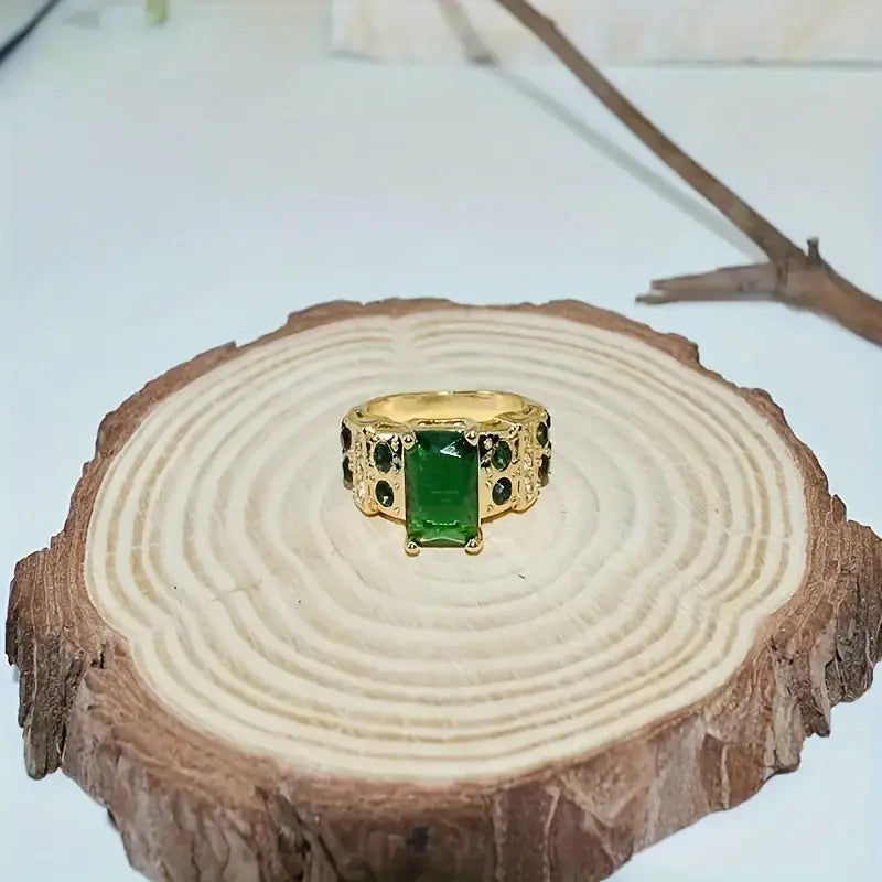 Anello Aveline Verdara | Dorato con Pietra Verde Smeraldo
