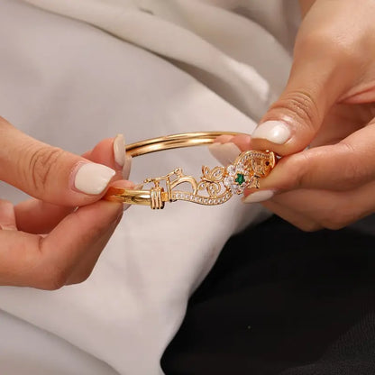 Bracciale Rigido Isla Beaumont | Dorato con Dettaglio Verde Smeraldo