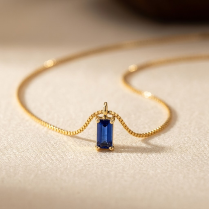 Collana Minimalista in Oro e Zaffiro