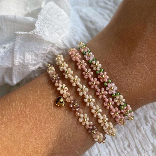 Bracciale Vintage Dorato a Cuore con Margherita