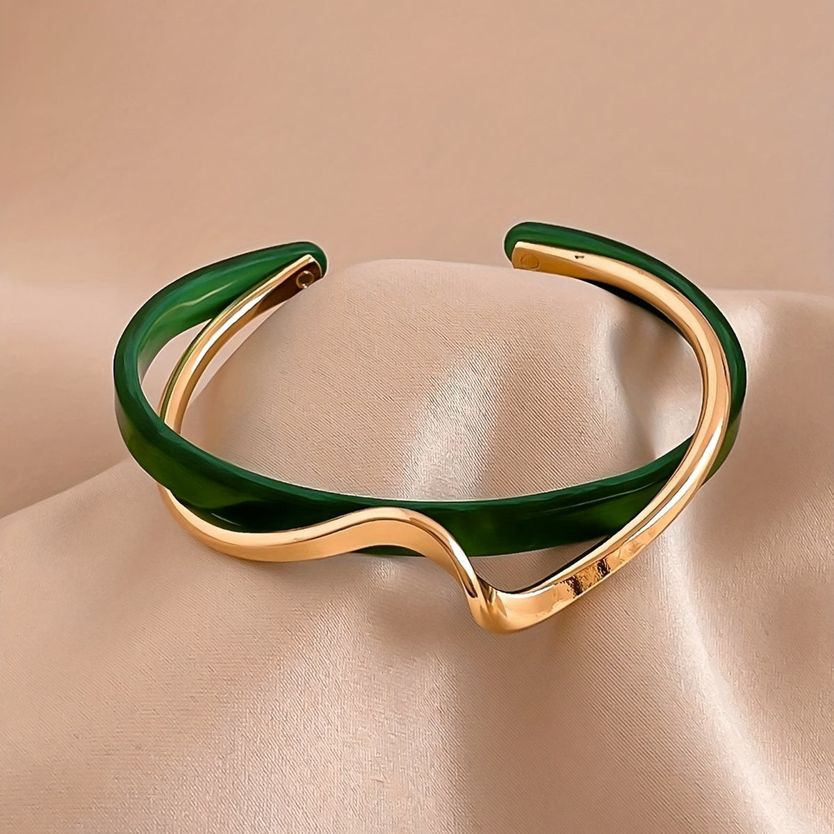 Bracciale Cuff in Oro Minimalista Elegante