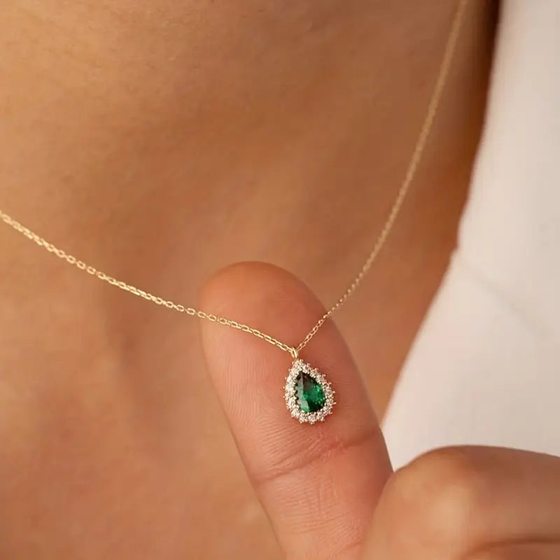 Collana Yvaine Gladorra | Dorata con Goccia Verde Smeraldo