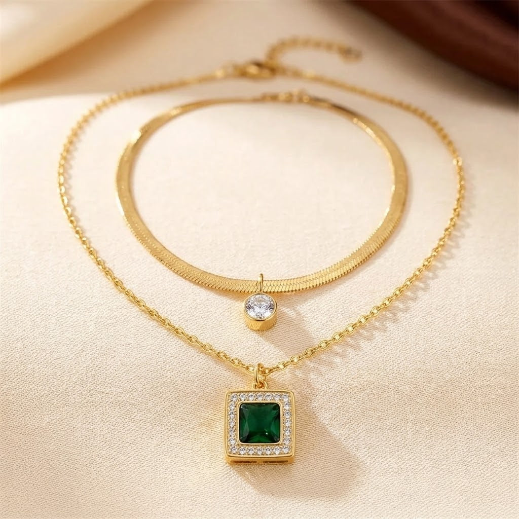 Collana a strati in oro e smeraldo