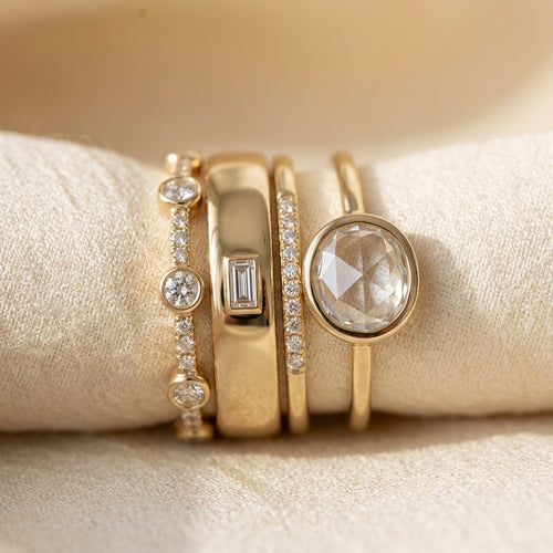 Set di Anelli con Bezel in Oro