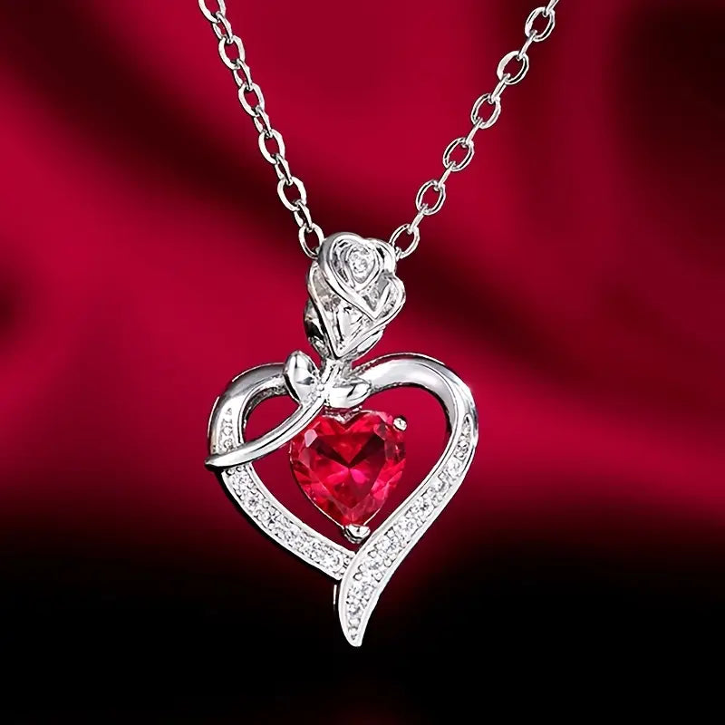 Collana pendente a cuore in rubino e argento