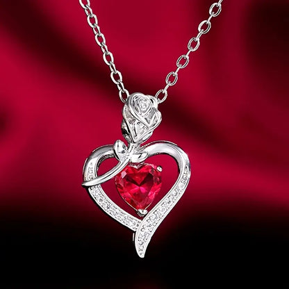 Collana pendente a cuore in rubino e argento