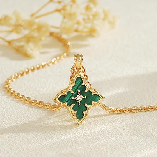 Collana con Pendente Trifoglio in Smeraldo | Oro