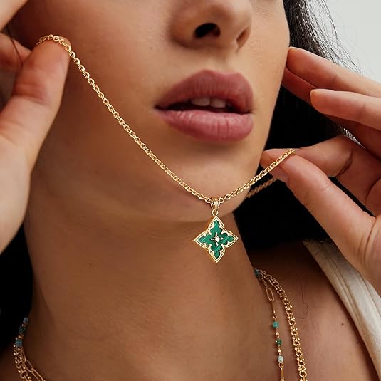 Collana con Pendente Trifoglio in Smeraldo | Oro