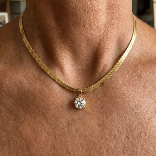 Collana in Oro con Pendente Elegante in Strass
