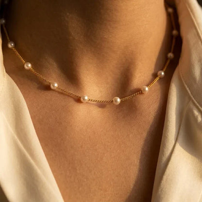 Collana con catena di perle distanziate in oro