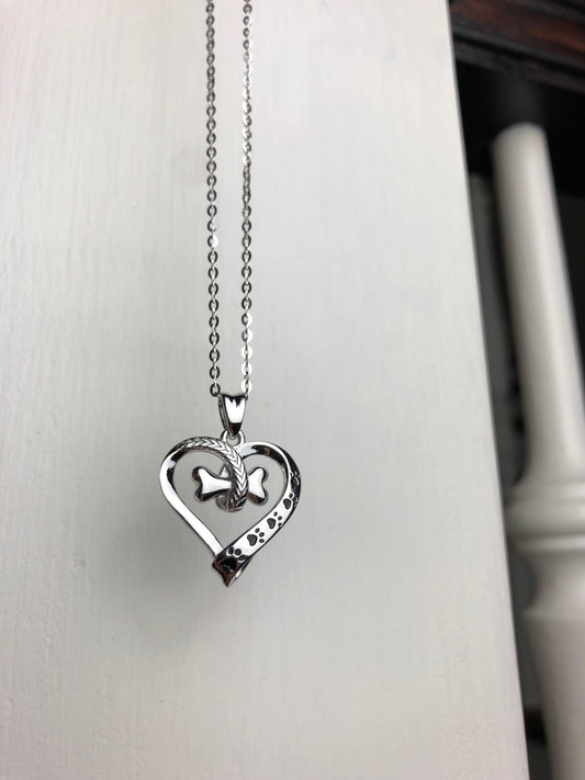 Collana con Zampa di Cane e Cuore in Acciaio Inossidabile