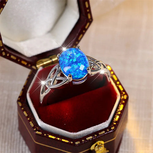 Anello Vintage in Argento con Opale Blu