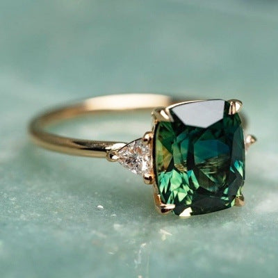 Anello in Gemma Verde Ispirato al Vintage | Oro