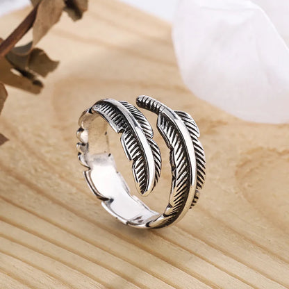 Anello Piuma d'Angelo Regolabile in Argento 925 – In Ricordo
