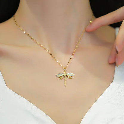 Collana Libellula con Zirconi – Color Oro, Simbolo di Rinascita