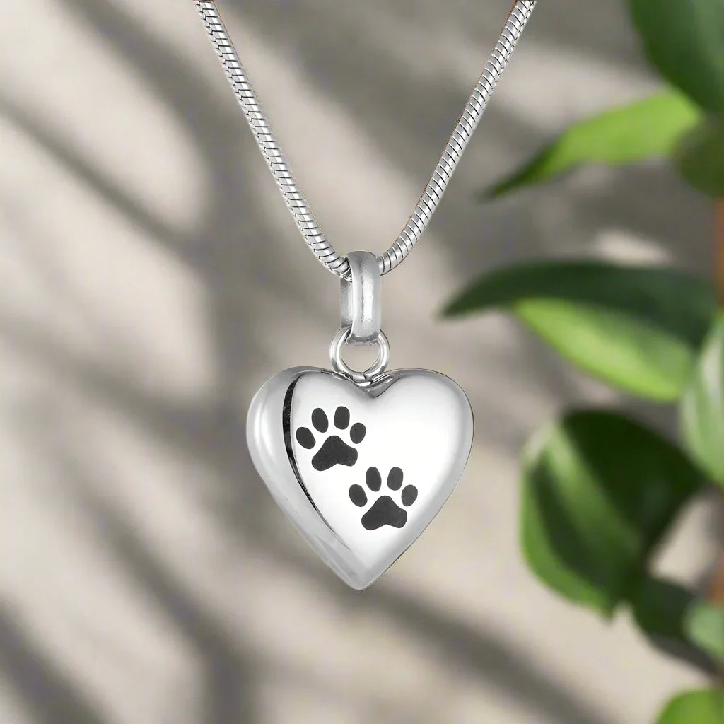 Collana Portaceneri Cuore con Zampe – In Ricordo del Tuo Animale