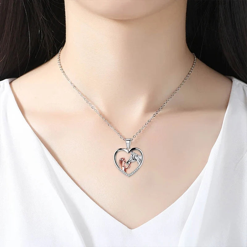 Collana Cuore Ragazza e Cavallo con Zirconi – Argento e Oro Rosa