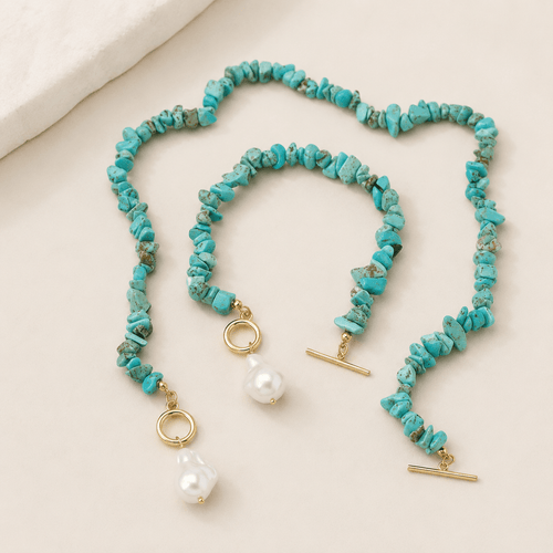 Collana di Chips Color Turchese con Perla Barocca e Chiusura a T