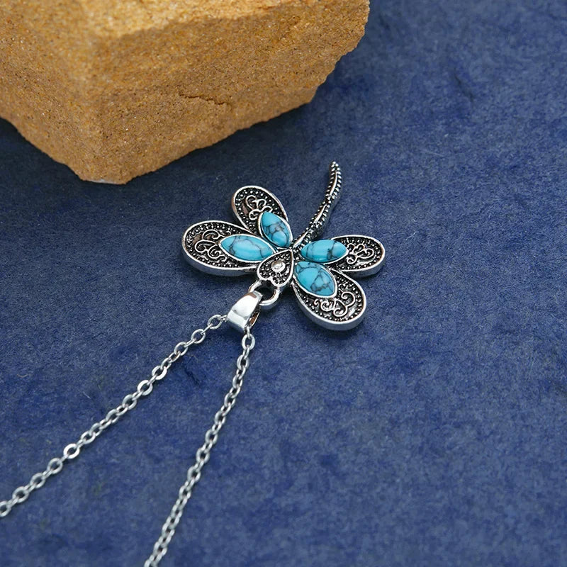 Collana Libellula Color Argento – Simbolo di Trasformazione