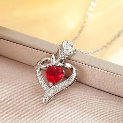 Collana pendente a cuore in rubino e argento