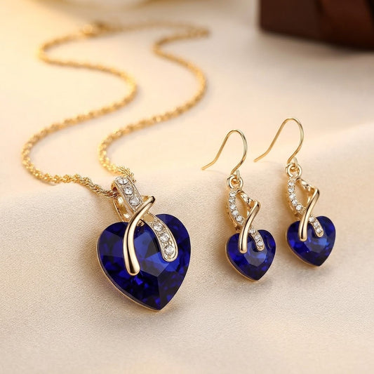 Set collana e orecchini a forma di cuore in zaffiro d'oro