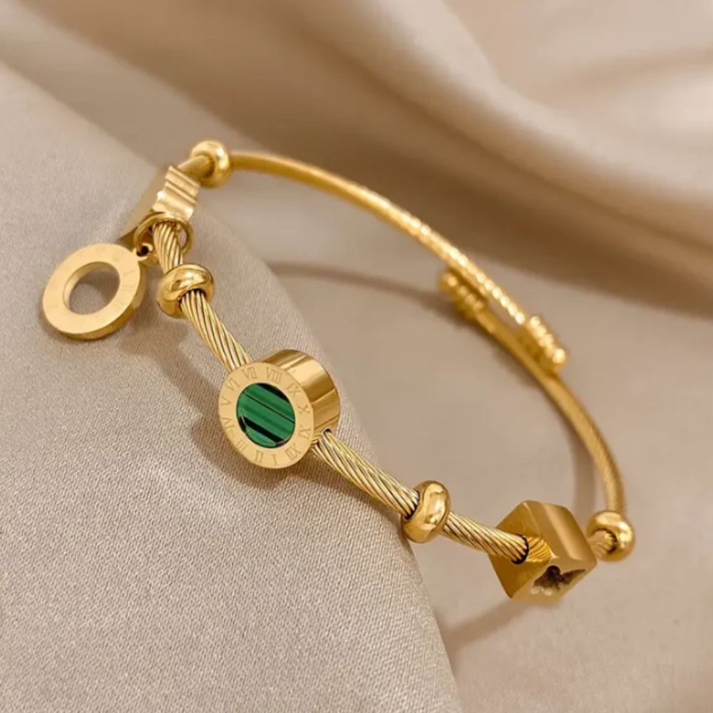 Bracciale Emerance – Rigido Color Oro con Pietra Verde e Charm