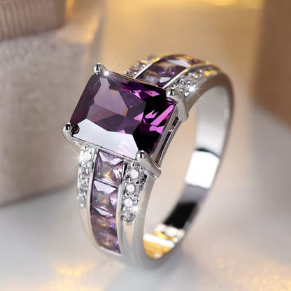 Anello in ametista incastonato a canale in argento