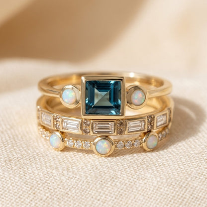 Set di Anelli Geometrici Impilati in Oro